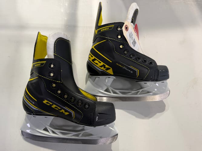 Youth CCM Super Tacks 9350 Hockey Skates Regular Width 13 (New)