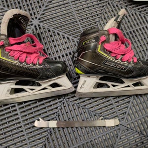 Bauer Elite Hockey Skates Regular Width Size 1.5 (Used)