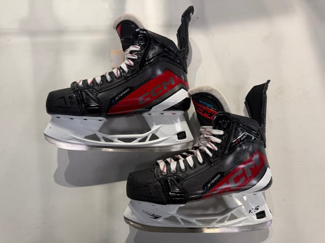 Senior CCM JetSpeed FT680 Hockey Skates Wide Width 8 (Used)