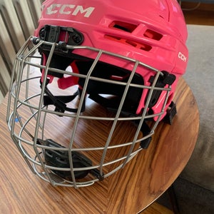 LIKE-New Junior  CCM Tacks 70 Helmet