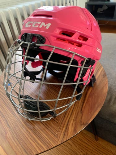 LIKE-New Junior  CCM Tacks 70 Helmet