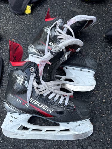 2023 Bauer Vapor X4 Hockey Skates Regular Width 6 (Used)