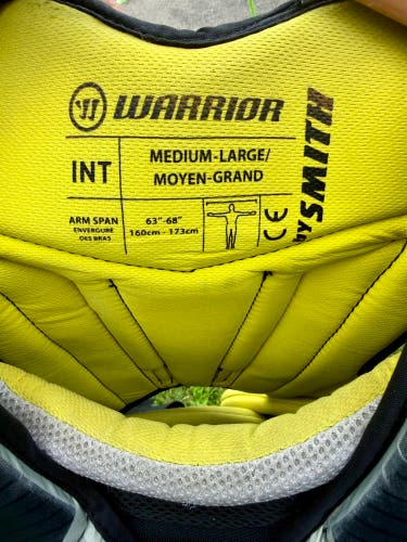 Medium/Large Warrior Ritual RX3 E Goalie Chest Protector (Used)