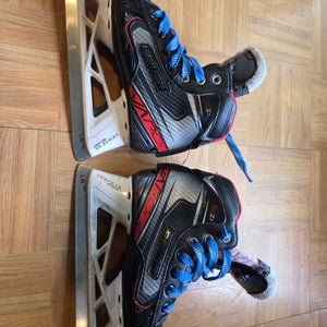 Bauer Vapor X2.7 Hockey Goalie Skates Regular Width Size 1.5 (Used)