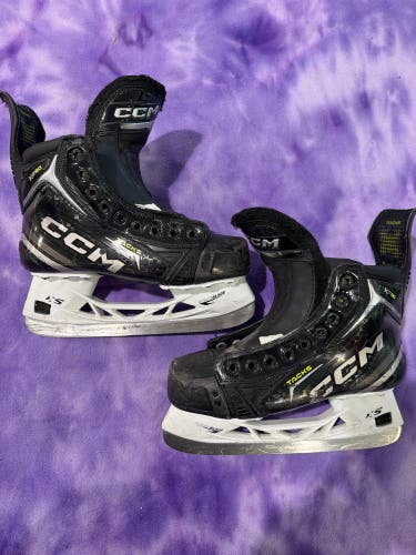 Intermediate CCM Tacks XF 80 Hockey Skates Regular Width 6 (Used)