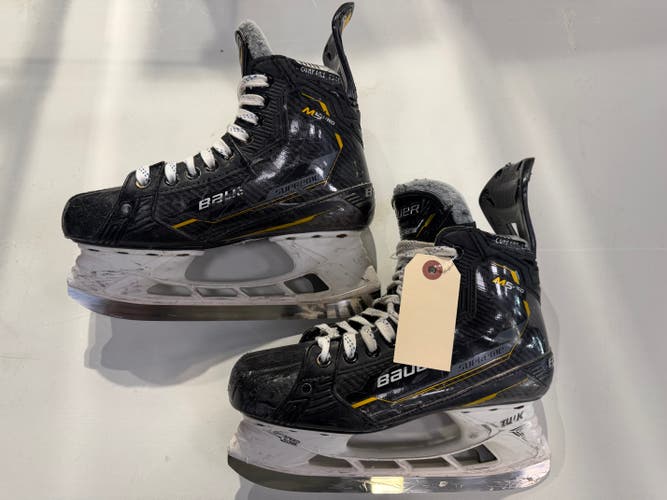 Senior Bauer Supreme M5 Pro Hockey Skates 5.5 (Used)