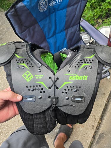 Large Youth Schutt Y Flex Shoulder Pads (Used)