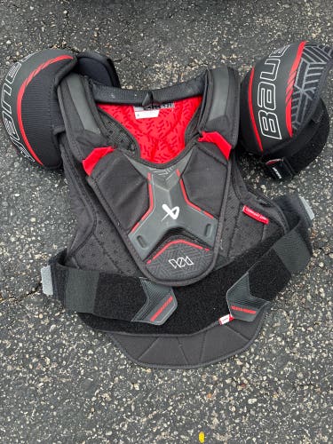 Women's Medium Junior Bauer Shoulder Pads (Used)