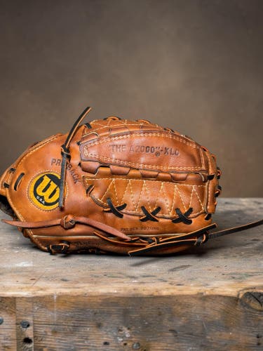 Wilson A2000 RH Outfield Baseball Glove 12.5" (Used)