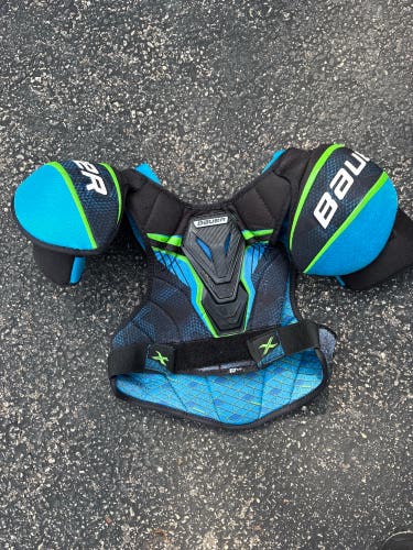 Small Junior Bauer X Shoulder Pads (Used)