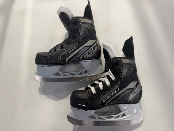 Youth CCM AS-550 Hockey Skates 11 (New)
