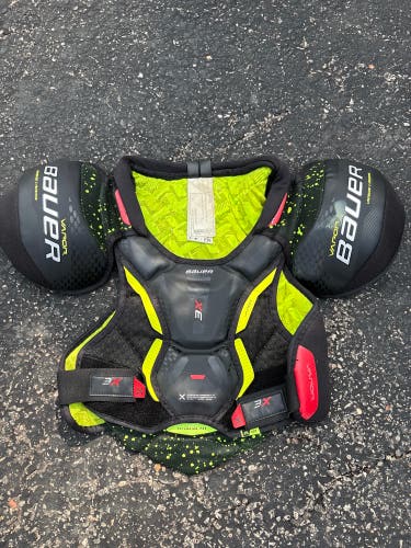 Small Junior Bauer Vapor 3X Shoulder Pads (Used)