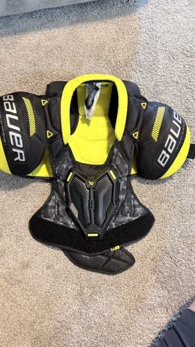 Small Junior Bauer Supreme M3 Shoulder Pads (Used)