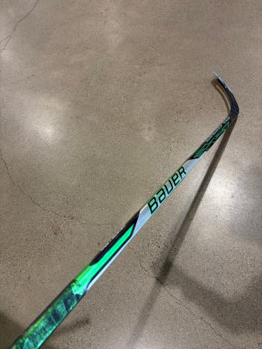 Junior Bauer Sling Hockey Stick Right Handed P28 40 Flex (Used)