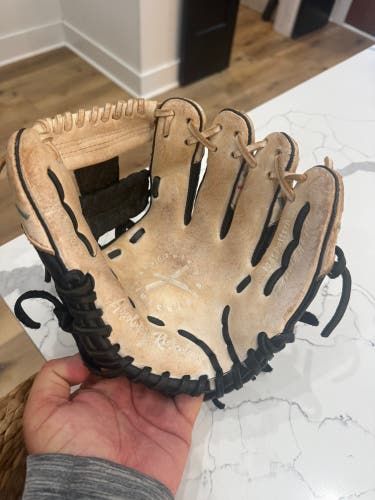 RH Infield Baseball Glove 10.5" (Used)