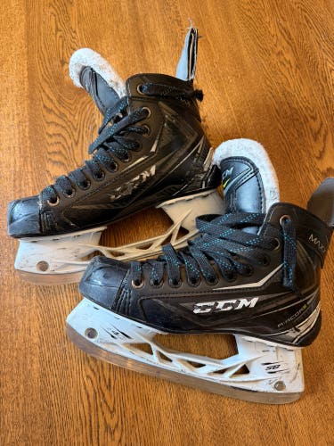 CCM Ribcor Maxx Hockey Skates Size 5.5 (Used)