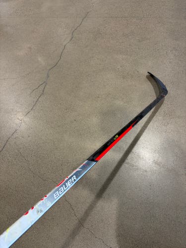 Senior Bauer Vapor Hyperlite Hockey Stick Right Handed P92M 65 Flex (Used)