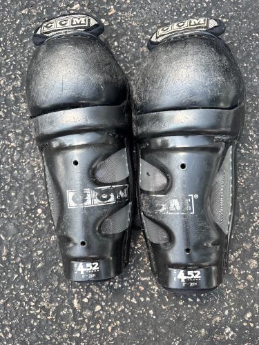 Youth CCM Tacks 452 8" Shin Pads (Used)