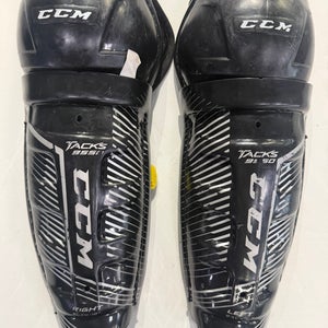 Youth CCM Tacks 9550 Shin Pads 10" (Used)