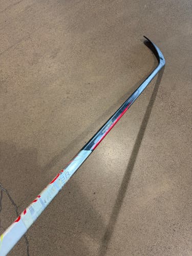 Junior Bauer Vapor Hyperlite Hockey Stick Right Handed P92 50 Flex (Used)