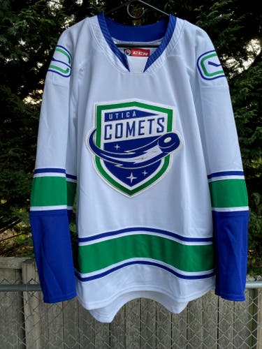 White Size 56 Men's CCM Jersey (Used)