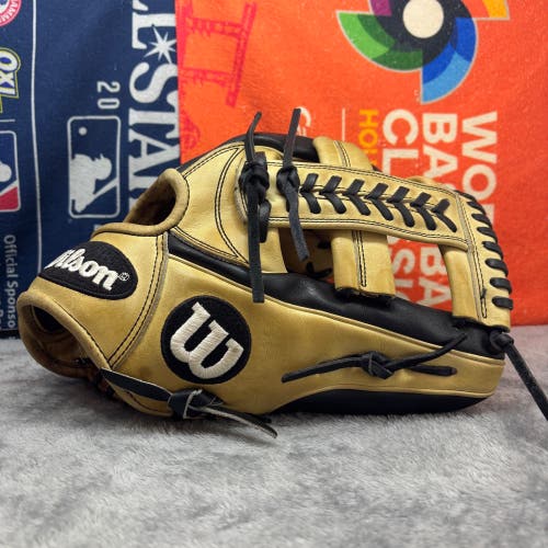 Wilson A2000 1785 RHT 2018 April GOTM Baseball Glove 11.75" (Used)
