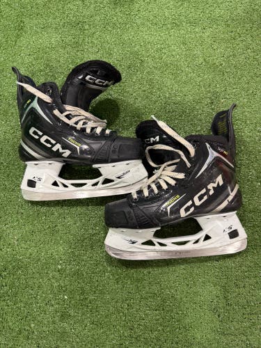 Intermediate CCM Tacks XF 80 Hockey Skates Size 4.5 (Used)