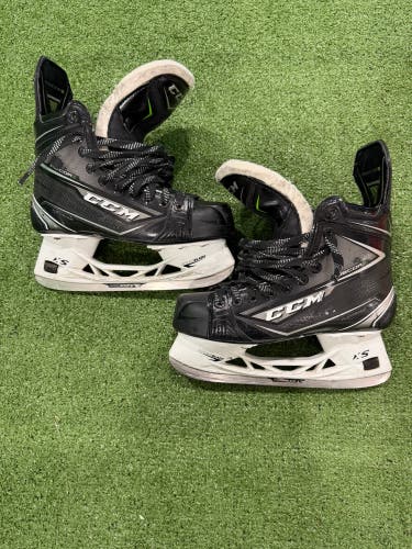 Junior CCM Ribcor 78K Hockey Skates Regular Width Size 4.5 (Used)
