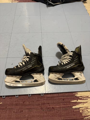 Bauer Supreme M40 Hockey Skates 6 (Used)