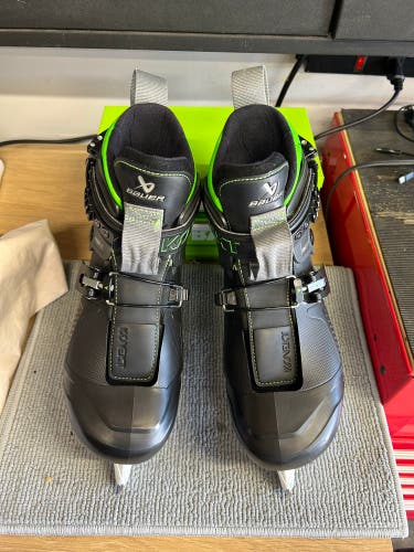 Bauer Konekt Hockey Goalie Skates 9 (Used)