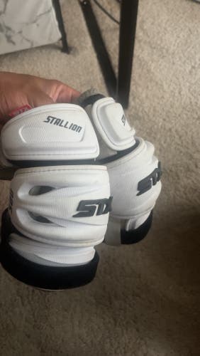 Medium Adult STX Stallion 500 Arm Pads (Used)