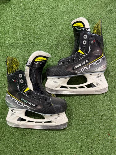 Junior Bauer Vapor 3X Hockey Skates Regular Width Size 1 (Used)