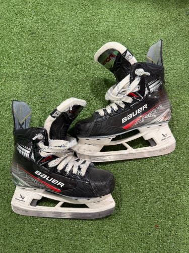 Junior Bauer S23 Vapor Shift Pro (SMU) Hockey Skates Regular Width Size 2 (Used)
