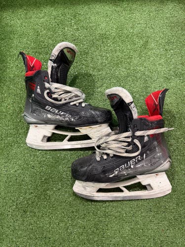 Junior Bauer Vapor X5 Pro Hockey Skates Regular Width Size 3.5 (Used)