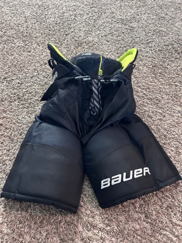 Junior Medium Bauer HP Pro Hockey Pants (Used)