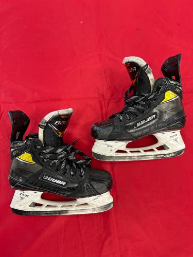 Intermediate Bauer Supreme 3S Pro Hockey Skates | Size 4.5, Fit 1