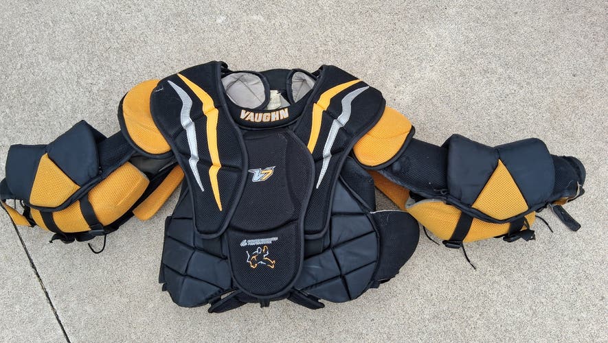 SR Small Vaughn Velocity V7 XF Pro Goalie Chest Protector (Used)