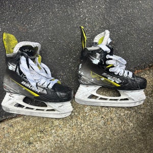 2023 Bauer Vapor X4 Hockey Skates Extra Wide Width Size 3 (Used)