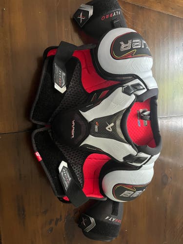 Men's Medium Intermediate Bauer Vapor Flypro Shoulder Pads (Used)