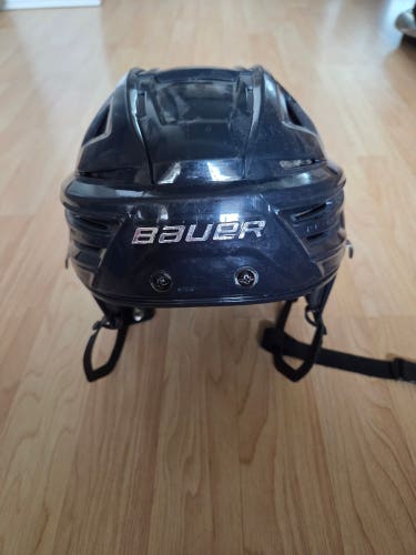 Medium Bauer Re-Akt 150 Helmet (Used)
