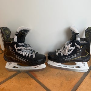 Black 2025 Bauer Supreme M4 Hockey Skates Regular Width Size 4.5 (Used)