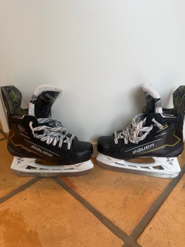 Black 2025 Bauer Supreme M4 Hockey Skates Regular Width Size 4.5 (Used)