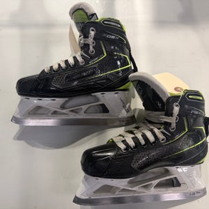 Junior Bauer GSX Hockey Goalie Skates Regular Width Size 2 (Used)