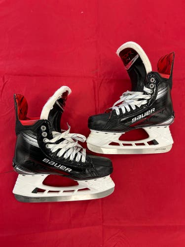 Intermediate Bauer Vapor X4 Hockey Skates | Size 6, Fit 2