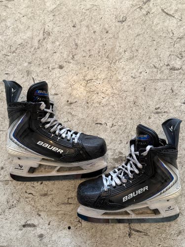 2025 Bauer Vapor Flylite Hockey Skates Size 5.5 (Used)
