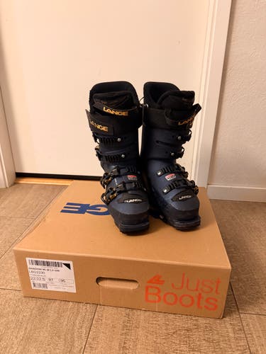 Lange Shadow 95 LV Women’s Ski Boots – Size 22.5 – Excellent Condition