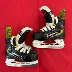 Youth Bauer Supreme Matrix Hockey Skates | Size Y8