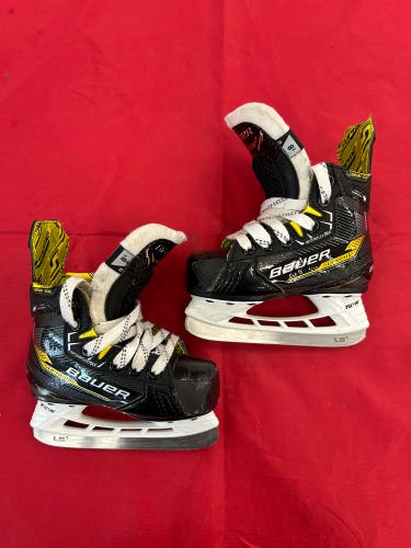 Youth Bauer Supreme Matrix Hockey Skates | Size Y8