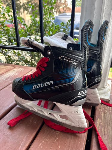 Black 2025 Bauer X Hockey Skates Regular Width 7 (Used)