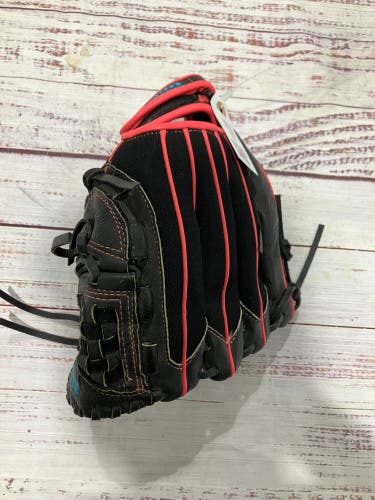 Black Wilson Flash RH Softball Glove 11.5" (Used)